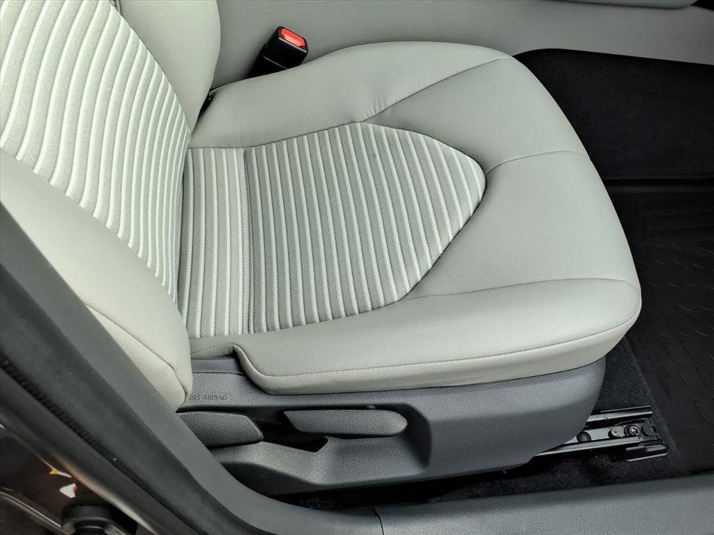 Used 2019 Toyota Camry SE image 15