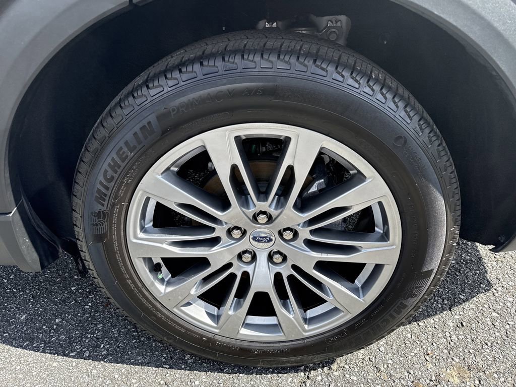 Used 2025 Ford Explorer Platinum image 19