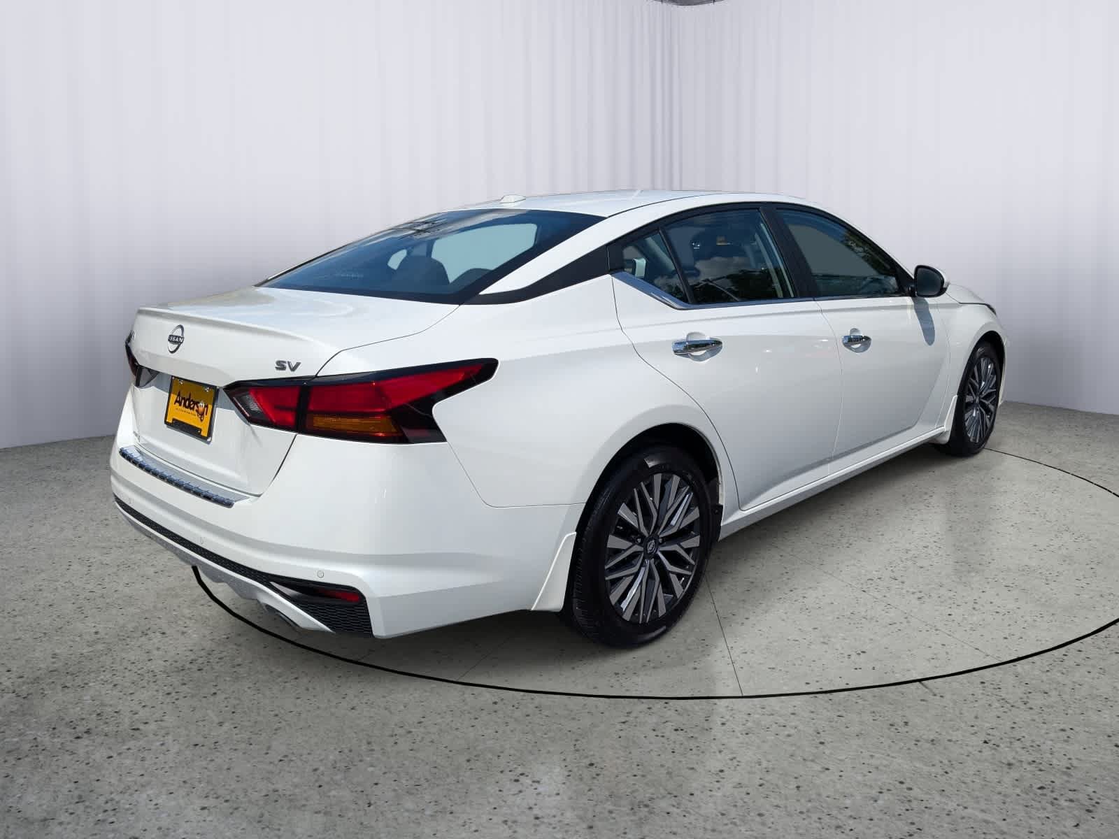 Used 2023 Nissan Altima 2.5 SV w/ SV Premium Package FWD image 3