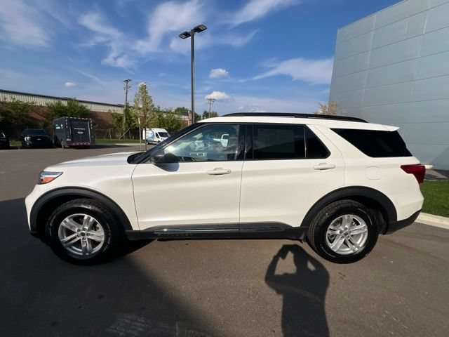 Used 2024 Ford Explorer XLT w/ Equipment Group 202A AWD/4WD image 8