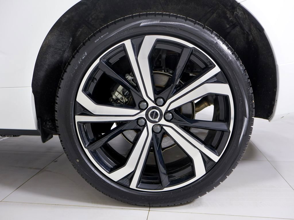 Used 2025 Volvo XC60 B5 Ultra w/ Protection Package Premier image 33