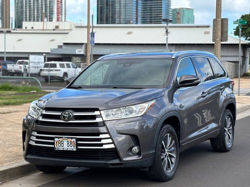 Used 2017 Toyota Highlander XLE image 1