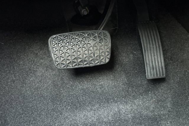 Certified 2025 Chevrolet Trax RS w/ Driver Confidence Package image 40