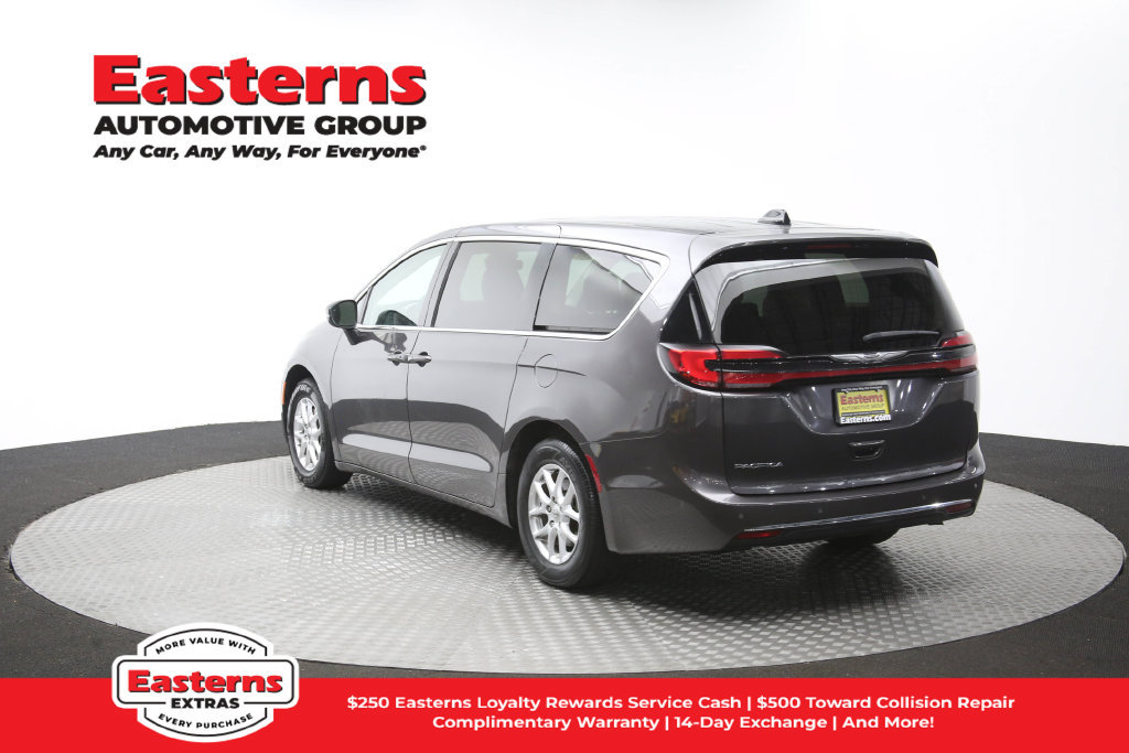 Used 2023 Chrysler Pacifica Touring-L FWD image 67