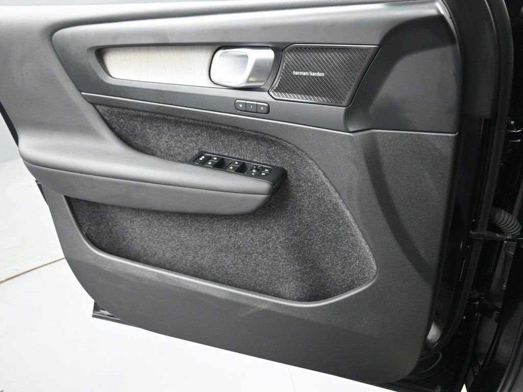 Used 2024 Volvo XC40 B5 Ultimate w/ Protection Package Premier AWD/4WD image 23