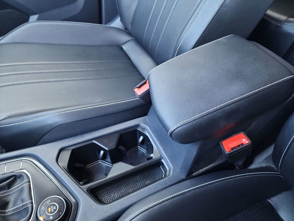 Used 2024 Volkswagen Tiguan SE image 30