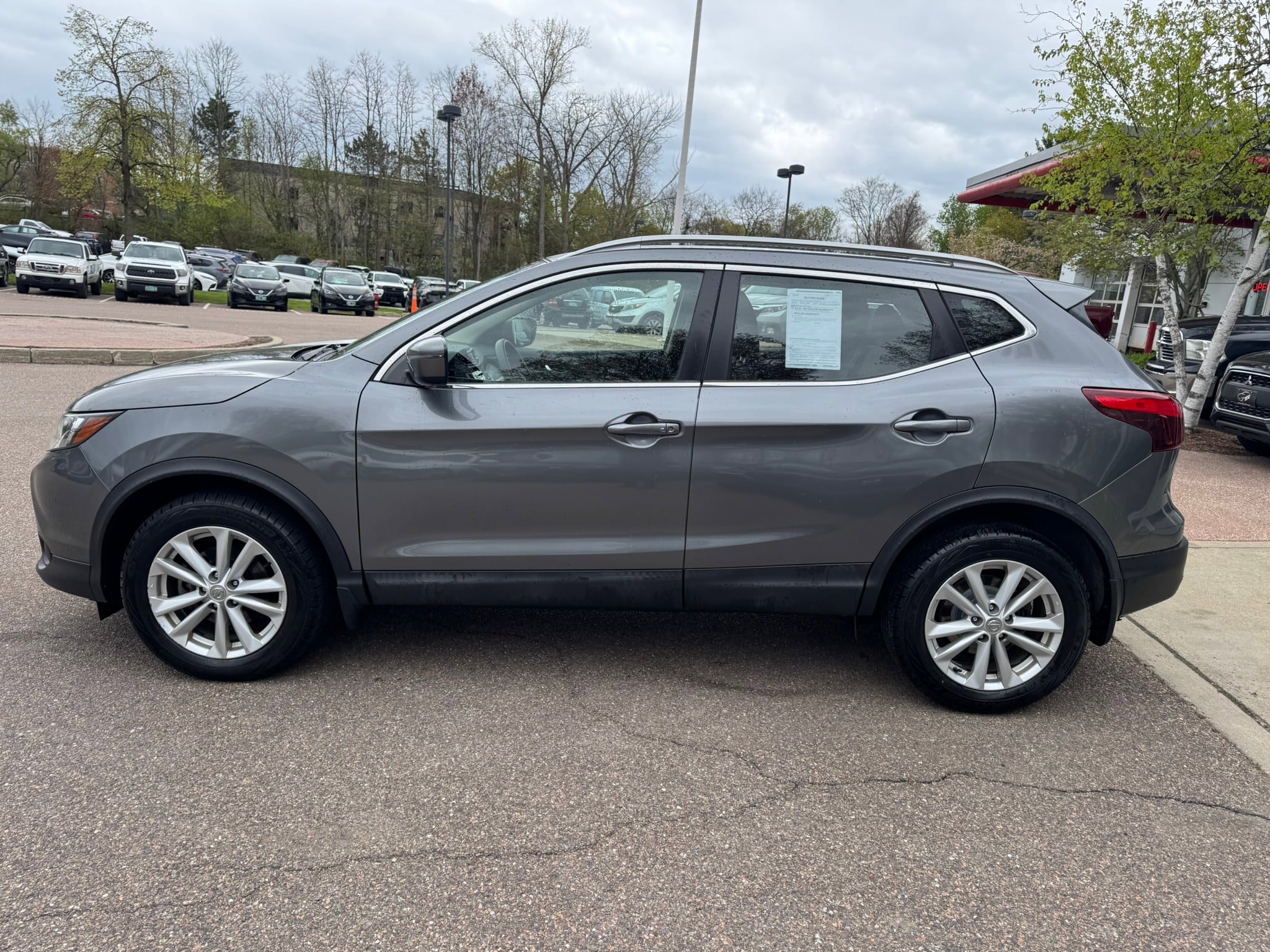 Used 2018 Nissan Rogue Sport SV AWD/4WD image 4