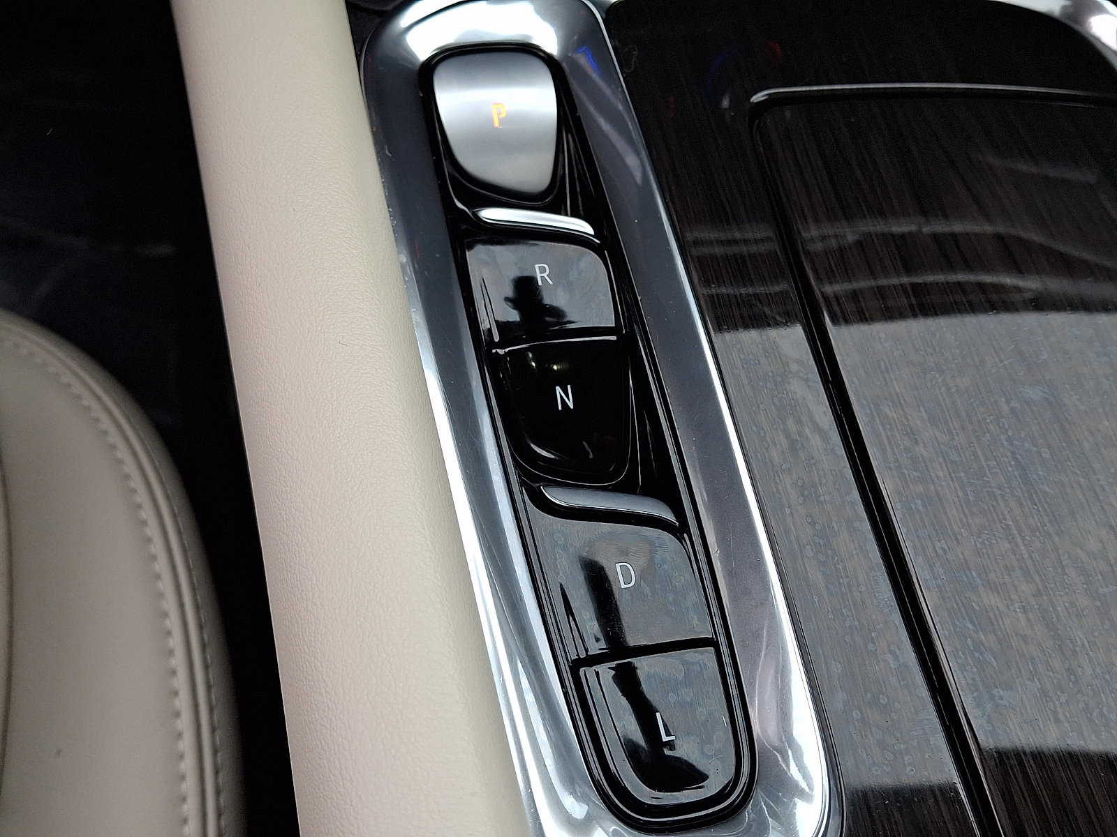 Used 2023 Buick Enclave Essence w/ Experience Buick Package image 17