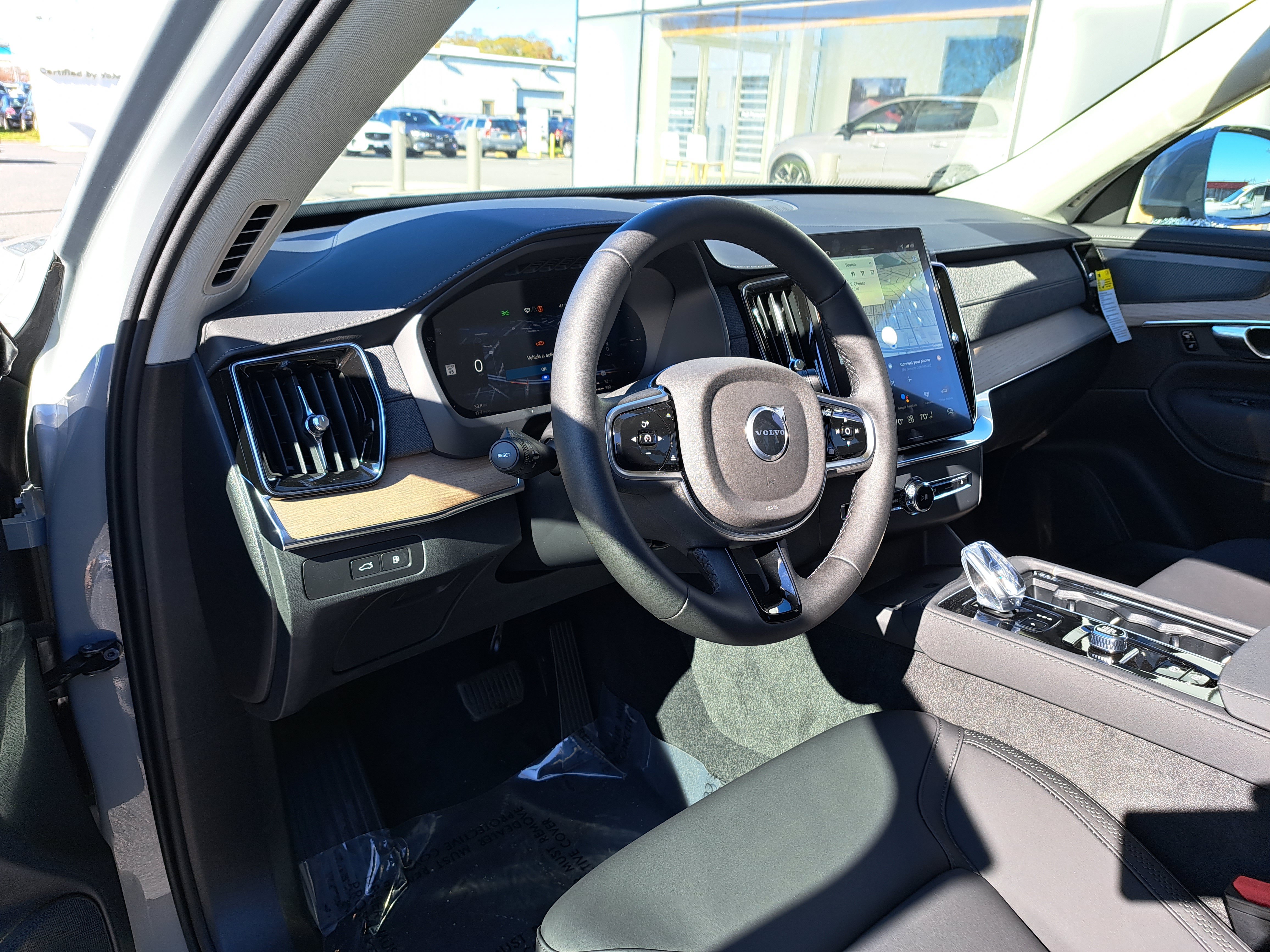 New 2026 Volvo XC90 T8 Plus w/ Protection Package Premier AWD/4WD image 5
