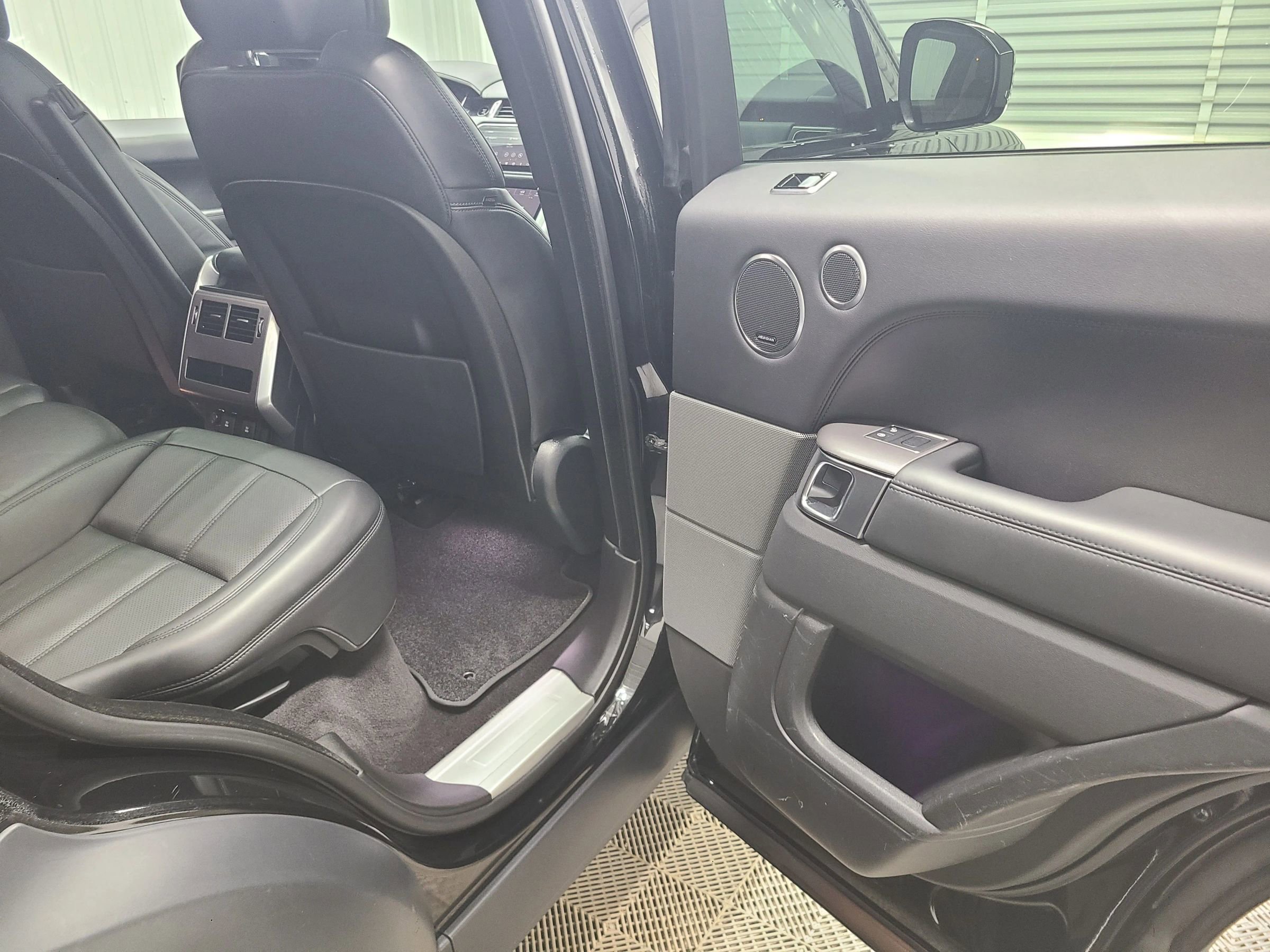 Used 2020 Land Rover Range Rover Sport HSE image 40
