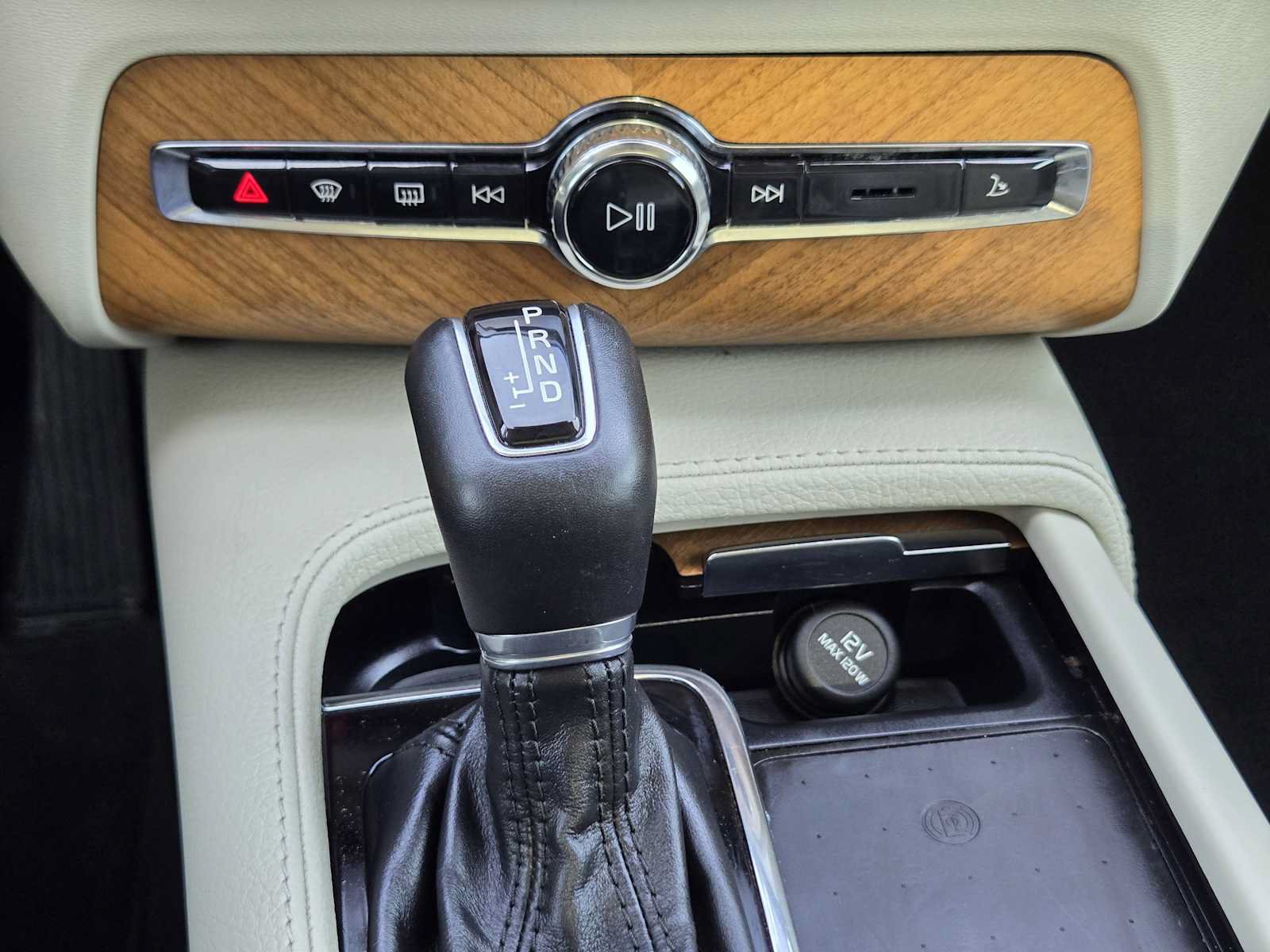 Used 2021 Volvo XC90 T5 Momentum w/ Climate Package FWD image 20