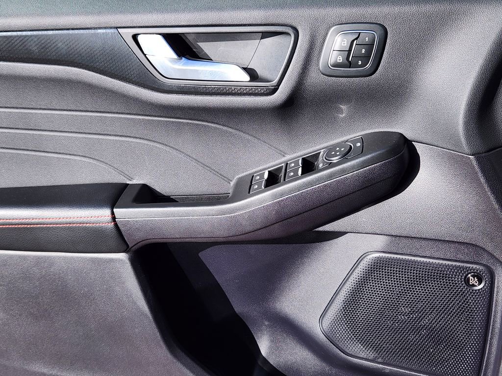 Used 2022 Ford Escape SEL w/ SEL Stealth AWD Package image 6