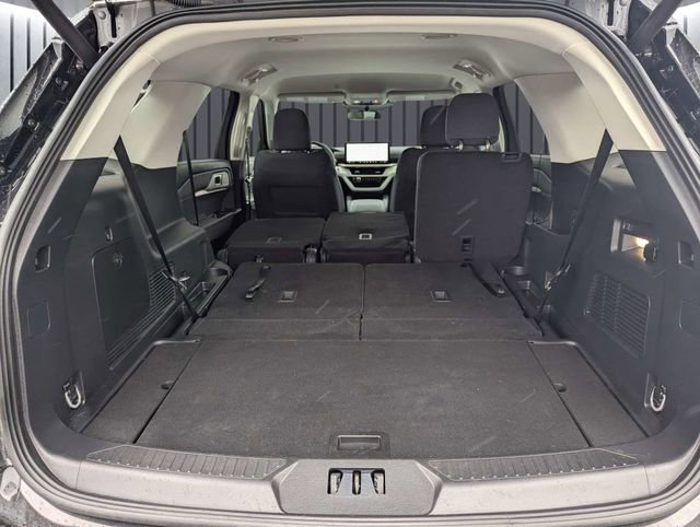 Used 2025 Ford Explorer Active image 7