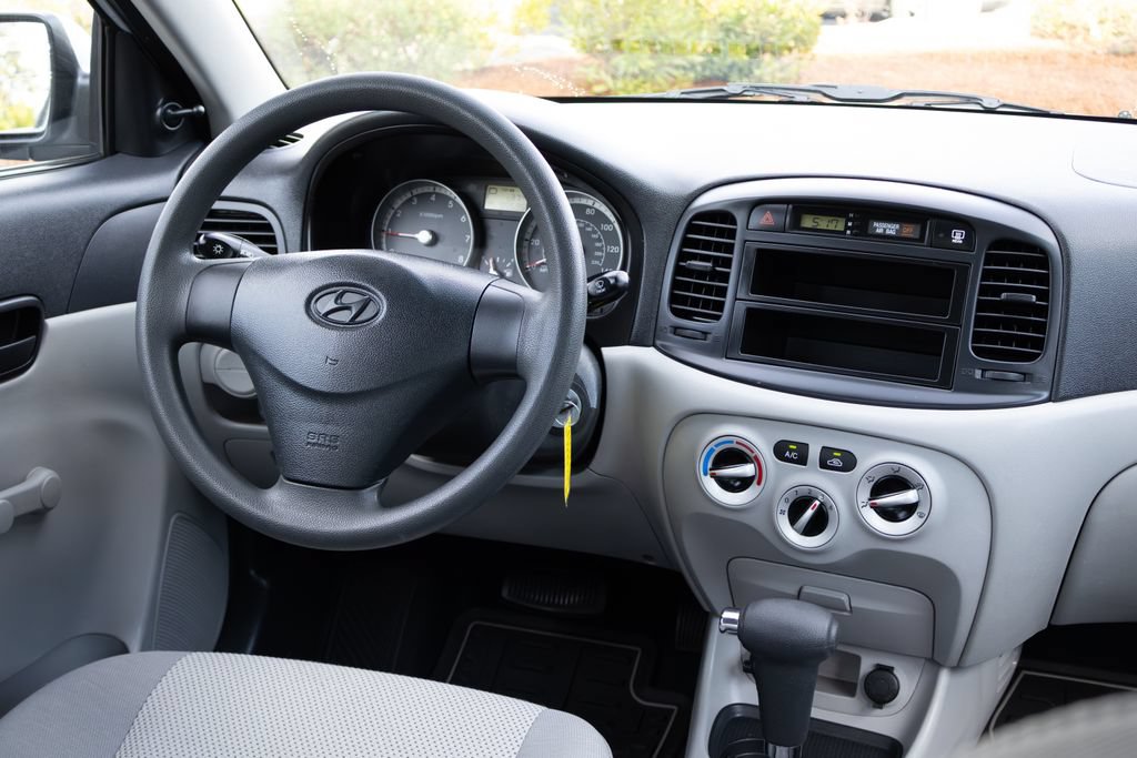 Used 2009 Hyundai Accent GLS FWD image 11