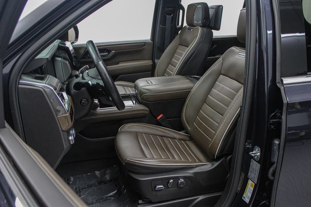 Used 2025 GMC Yukon XL Denali Ultimate AWD/4WD image 25