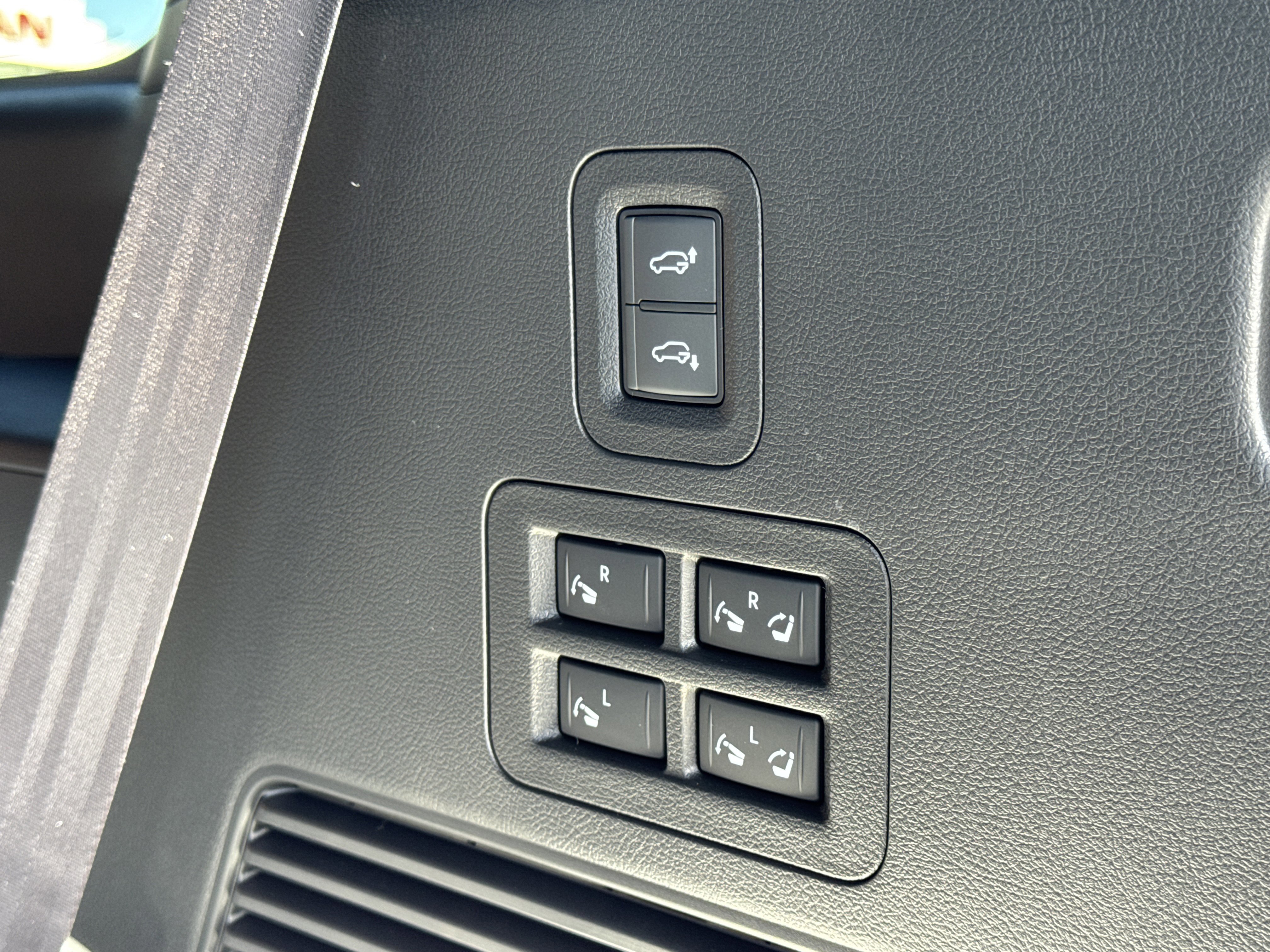 New 2026 Nissan Armada Platinum Reserve image 23