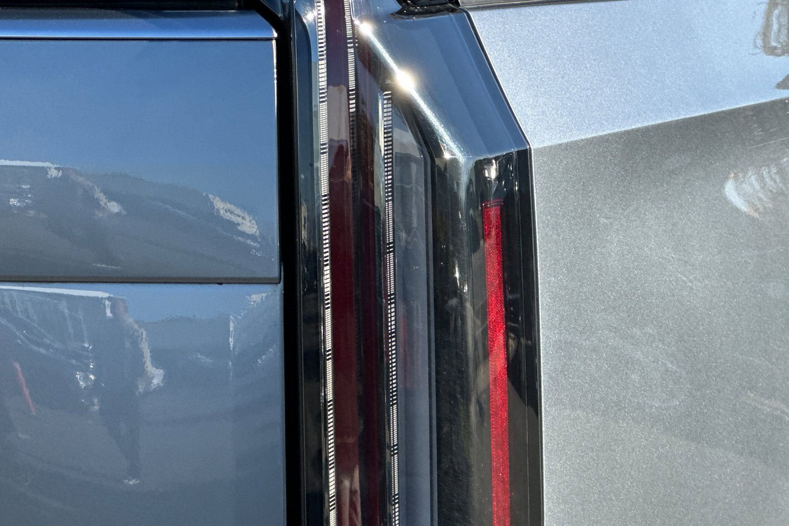 Used 2025 Cadillac Escalade Premium Luxury image 47