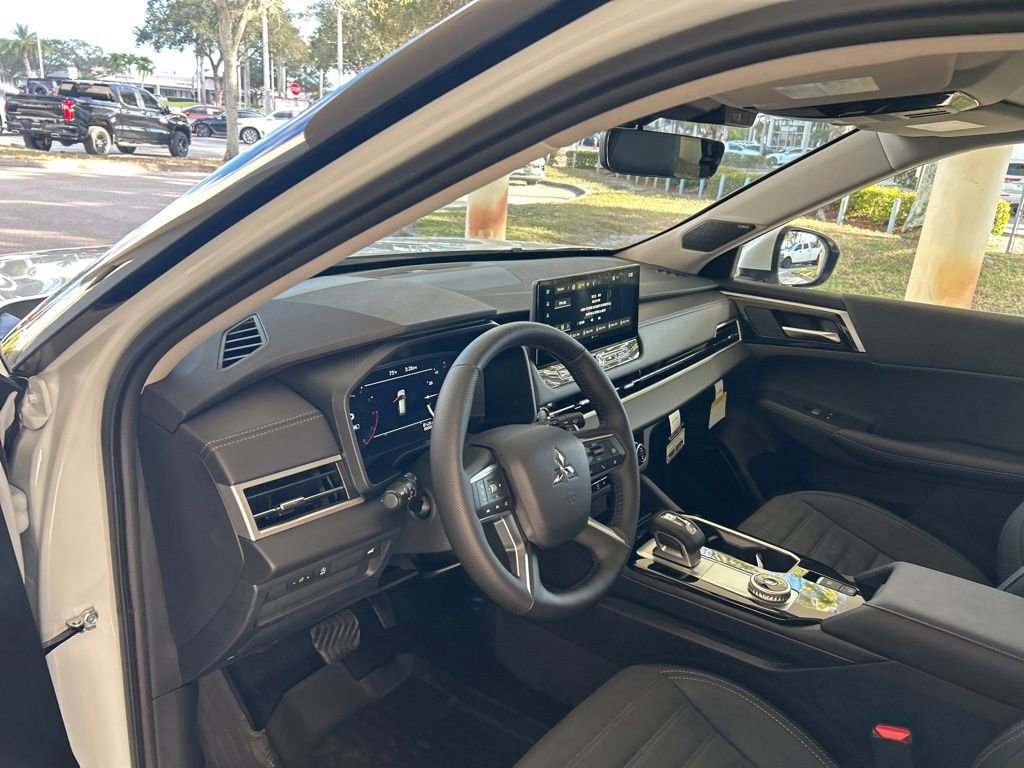 New 2026 Mitsubishi Outlander SE image 6