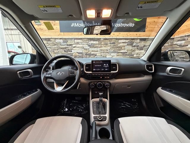 Used 2023 Hyundai Venue SEL FWD image 18