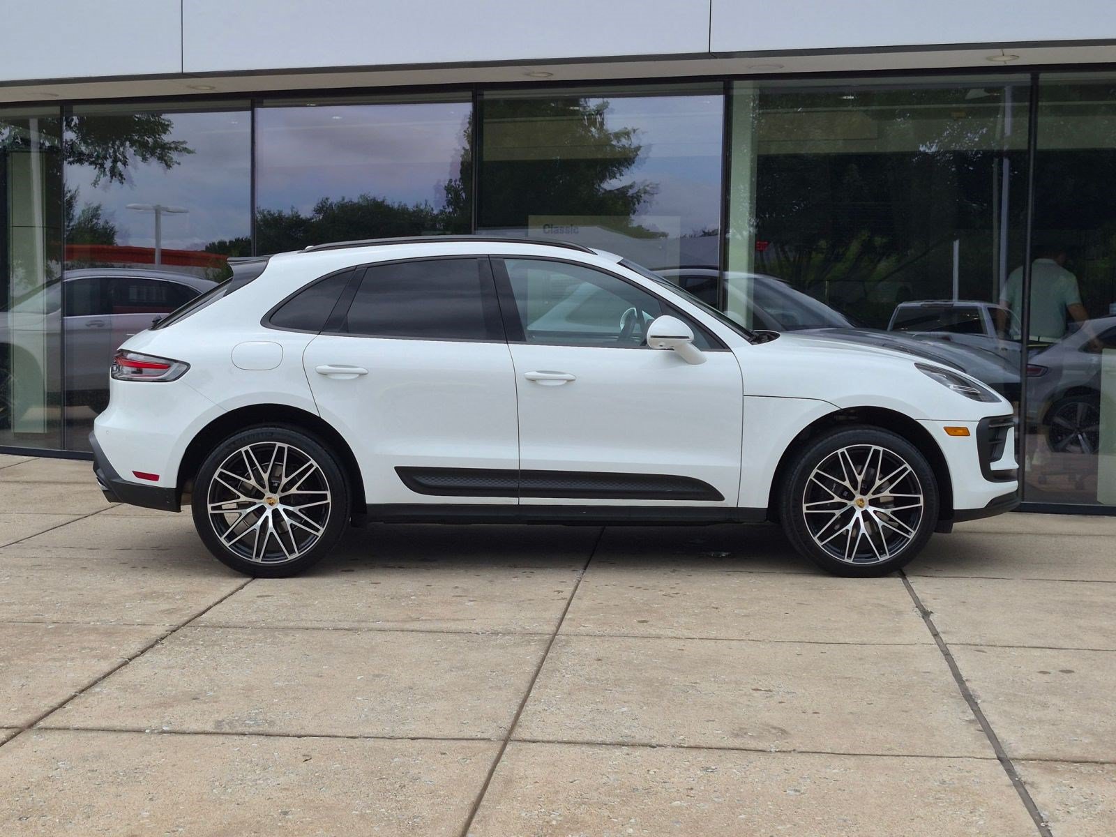 Certified 2026 Porsche Macan AWD/4WD image 8