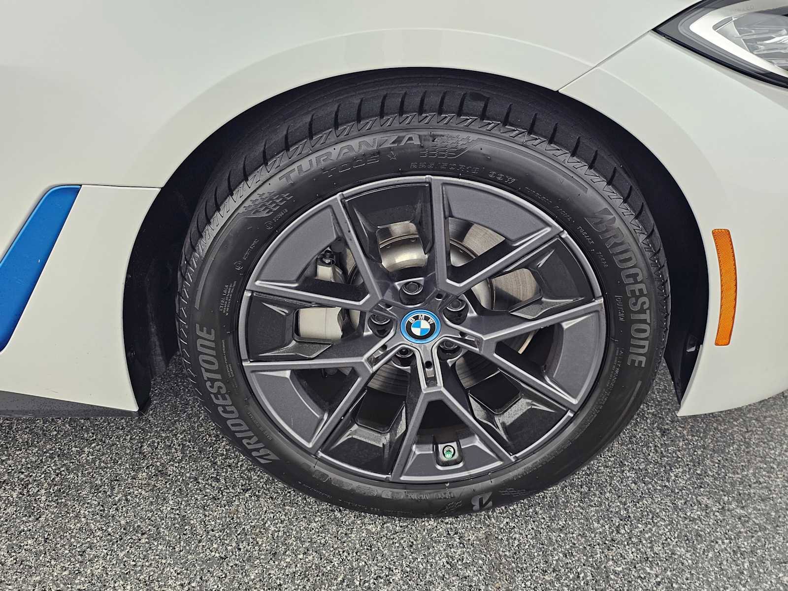 Used 2023 BMW i4 eDrive40 RWD image 9
