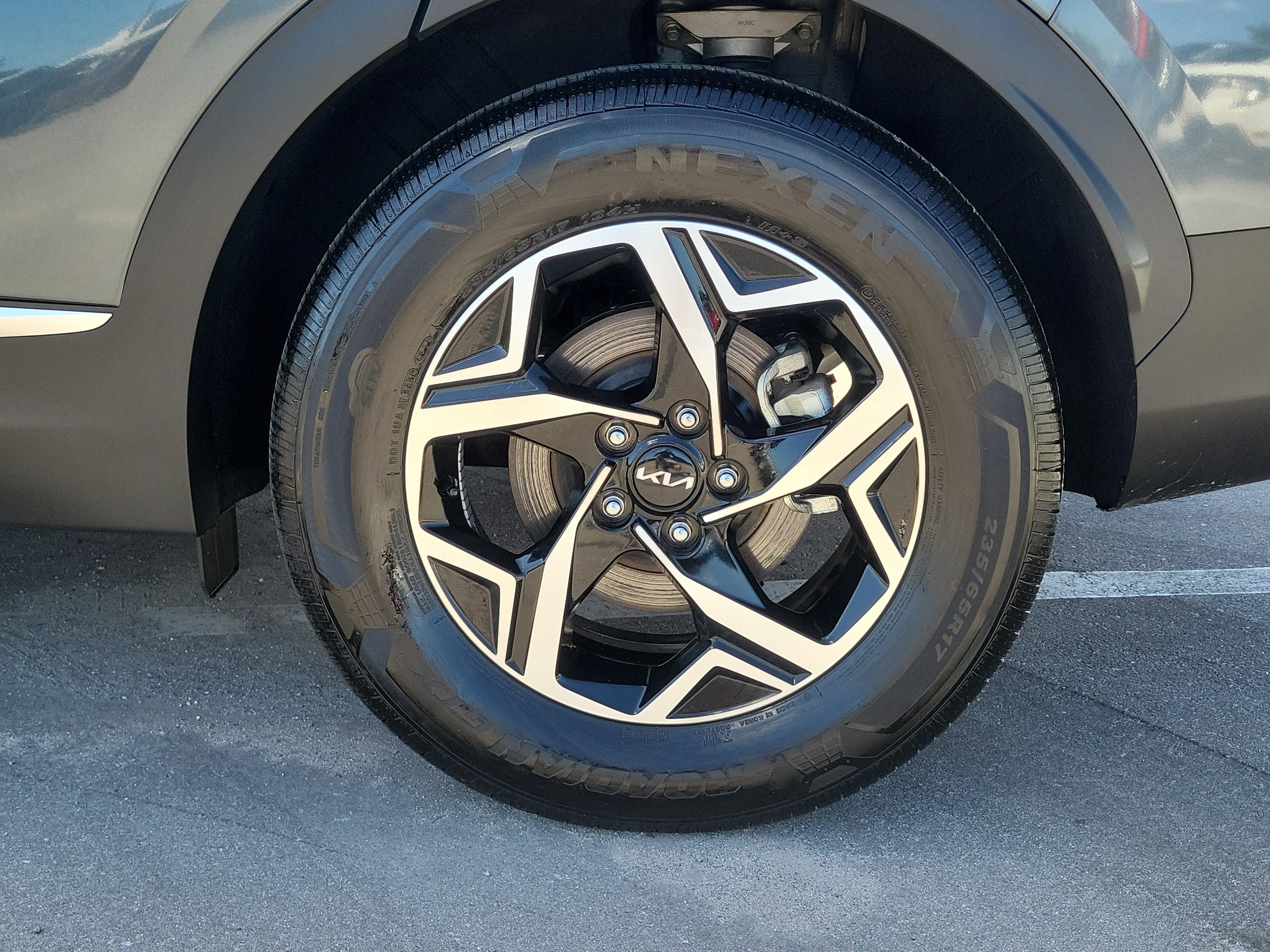 Used 2025 Kia Sportage LX FWD image 29