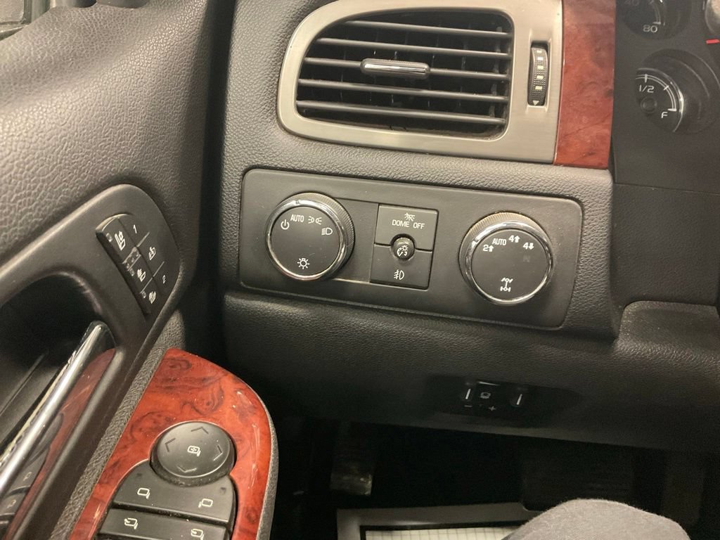 Used 2012 Chevrolet Avalanche LTZ AWD/4WD image 12