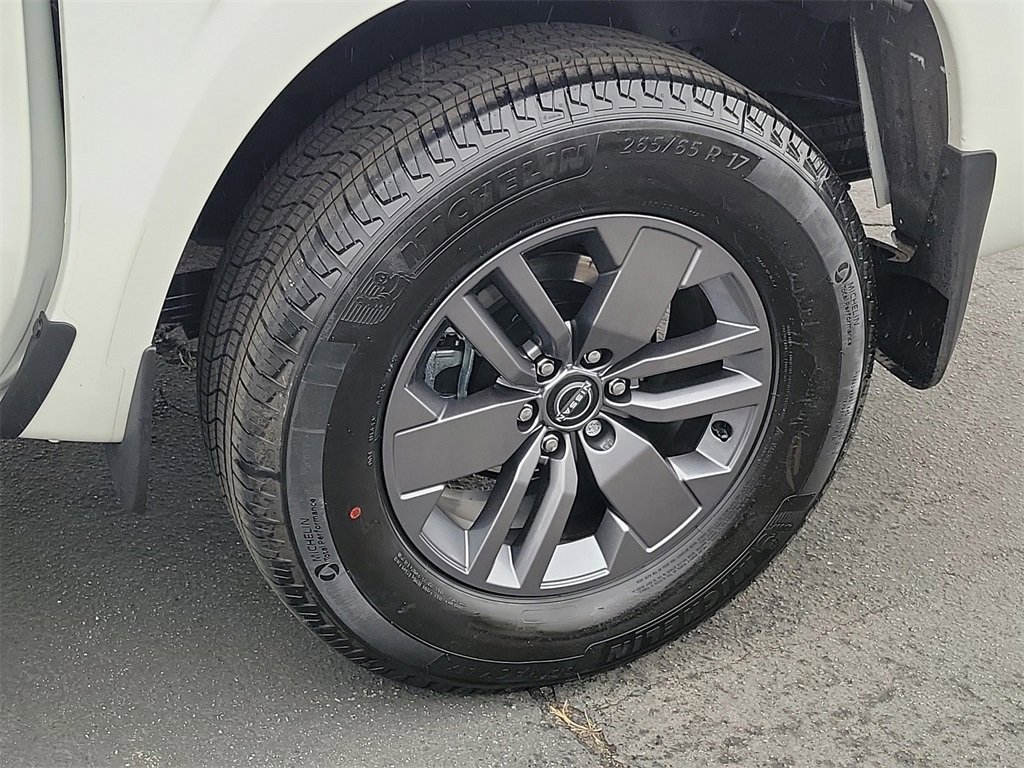Used 2025 Nissan Frontier SV image 7