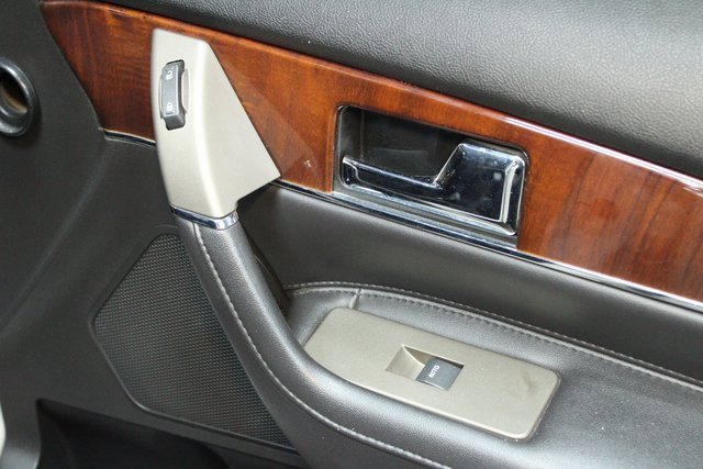 Used 2015 Lincoln MKX Base 4D Sport Utility w/ Equipment Group 101A image 11