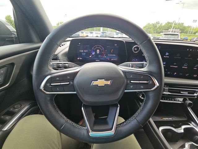 Used 2025 Chevrolet Traverse LT FWD image 15