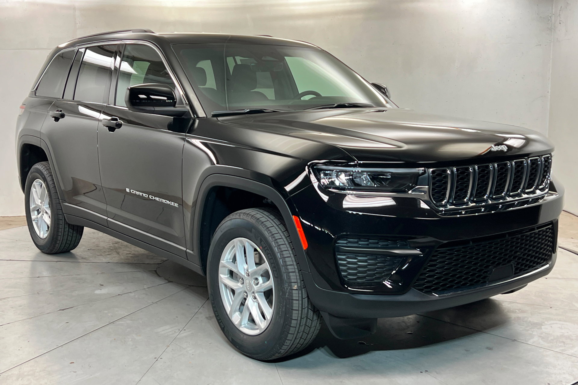New 2026 Jeep Grand Cherokee Laredo AWD/4WD image 7
