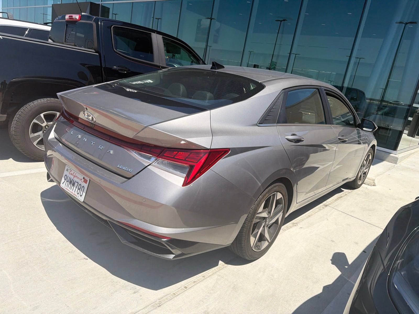 Used 2023 Hyundai Elantra Limited FWD image 4