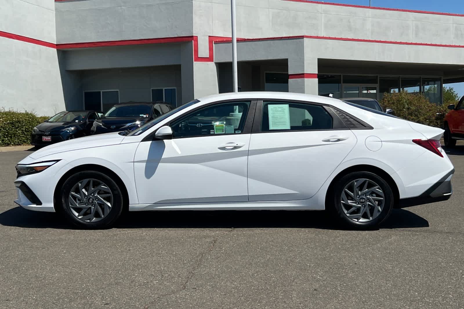 Used 2026 Hyundai Elantra Hybrid FWD image 9