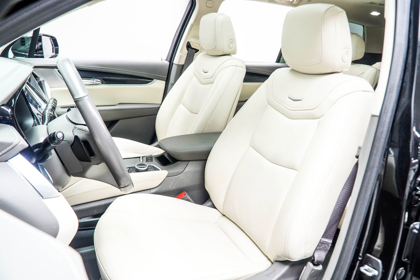 Used 2024 Cadillac XT6 Premium Luxury w/ LPO, Floor Liner Package AWD/4WD image 33