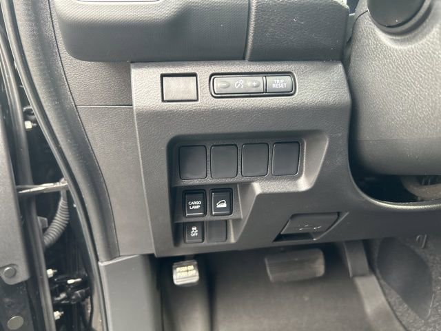 Certified 2024 Nissan Frontier SV image 12