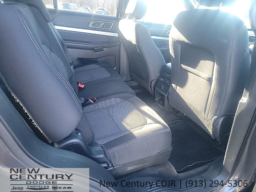 Used 2017 Ford Explorer XLT AWD/4WD image 16