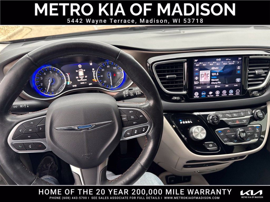 Used 2019 Chrysler Pacifica Touring-L Plus FWD image 17