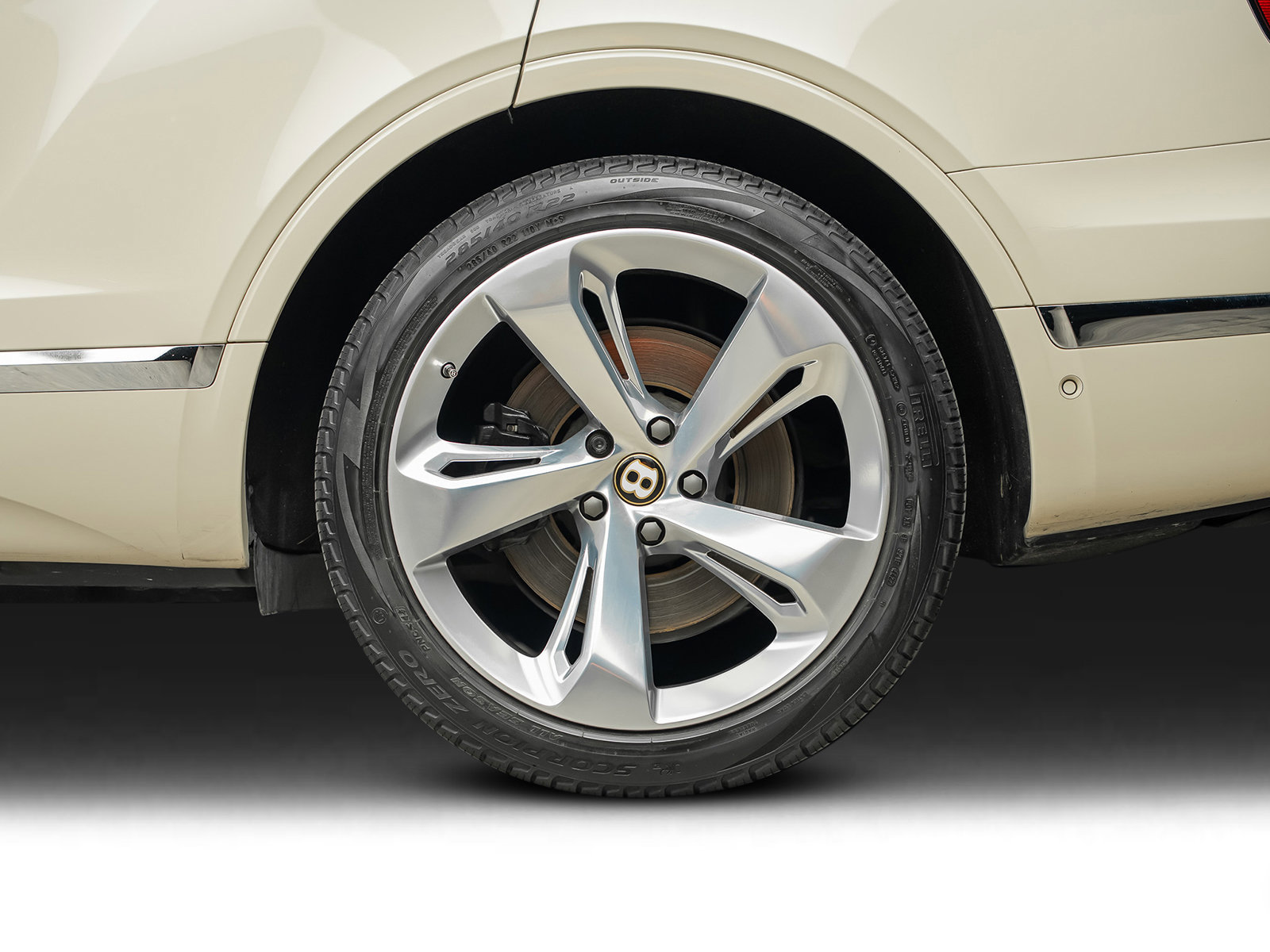 Used 2019 Bentley Bentayga AWD/4WD image 21