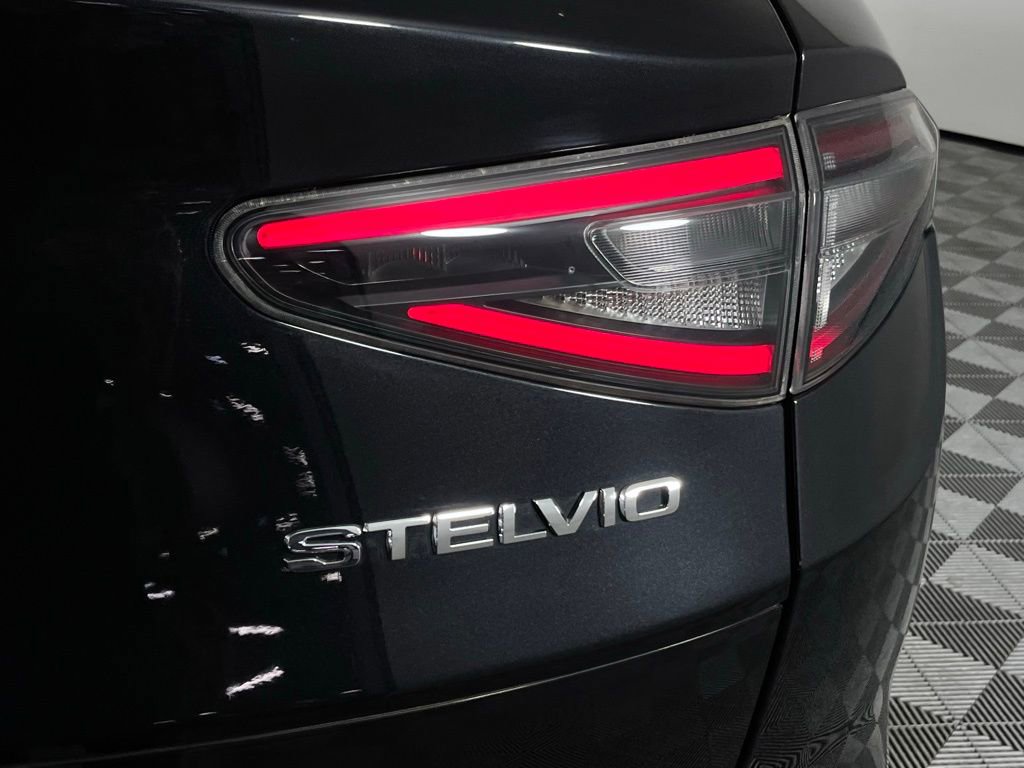 Used 2024 Alfa Romeo Stelvio Veloce image 12