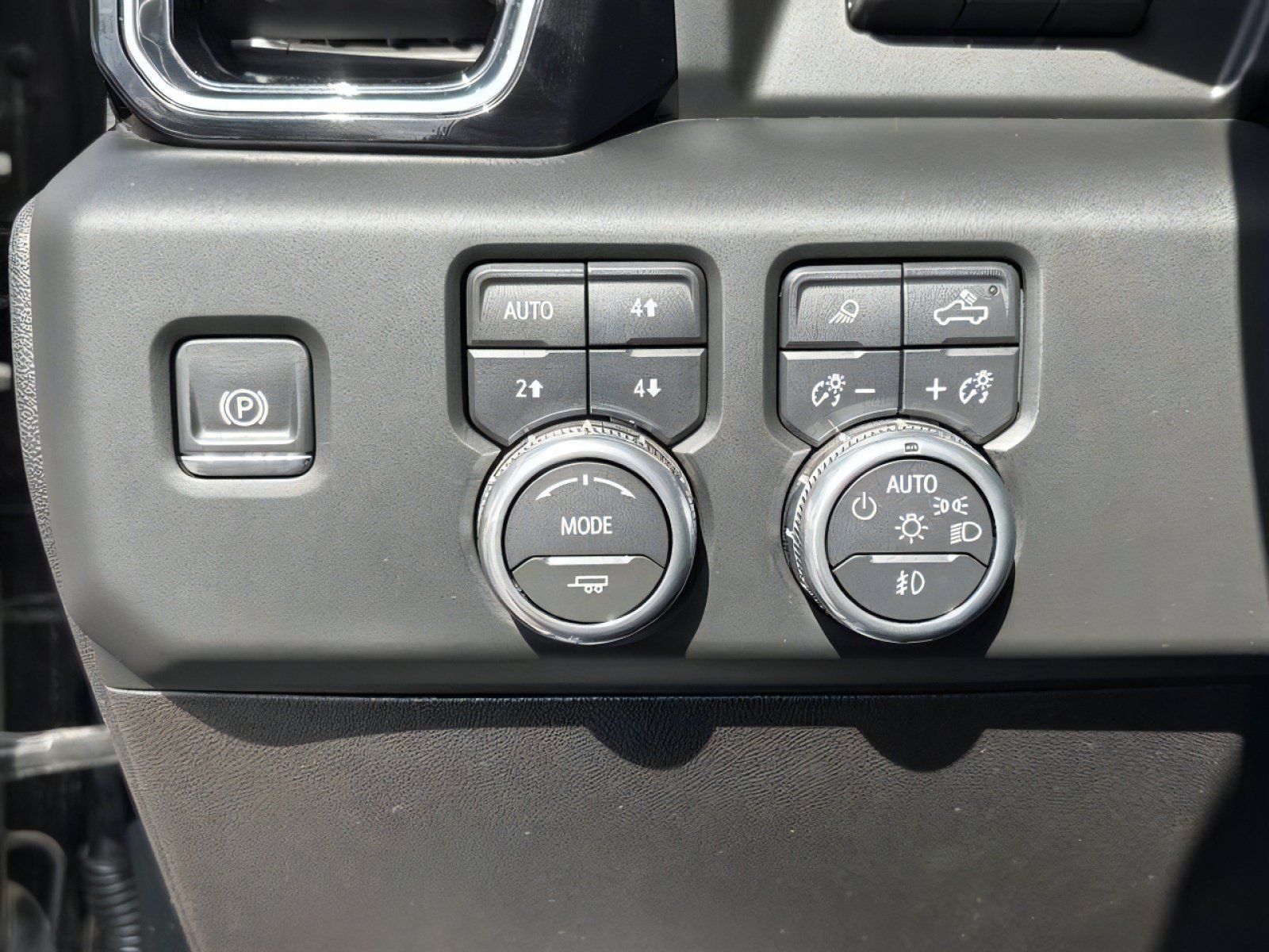 Used 2025 GMC Sierra 2500 Denali Ultimate w/ Max Trailering Package AWD/4WD image 26