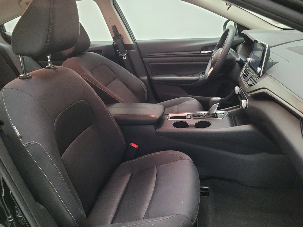 Used 2025 Nissan Altima 2.5 SV FWD image 21