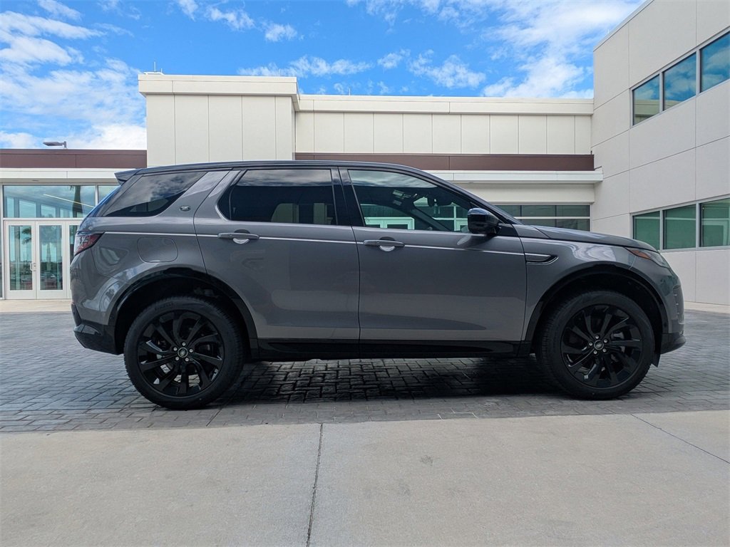 New 2025 Land Rover Discovery Sport Dynamic SE image 3