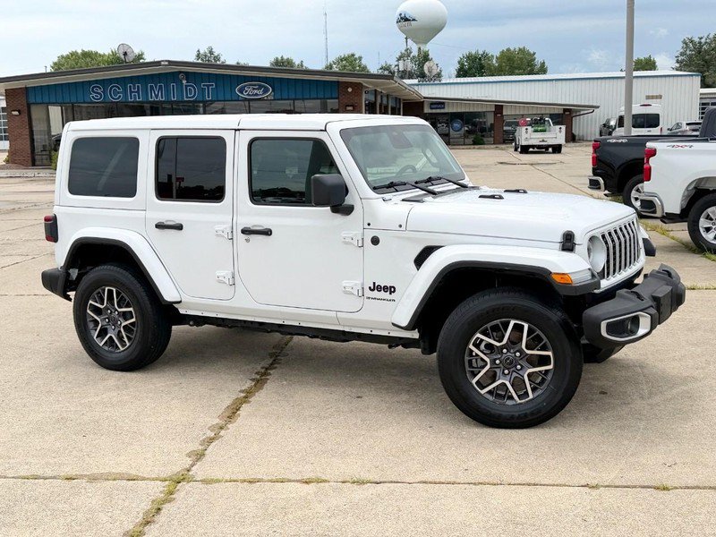Used 2025 Jeep Wrangler Unlimited Sahara AWD/4WD image 3