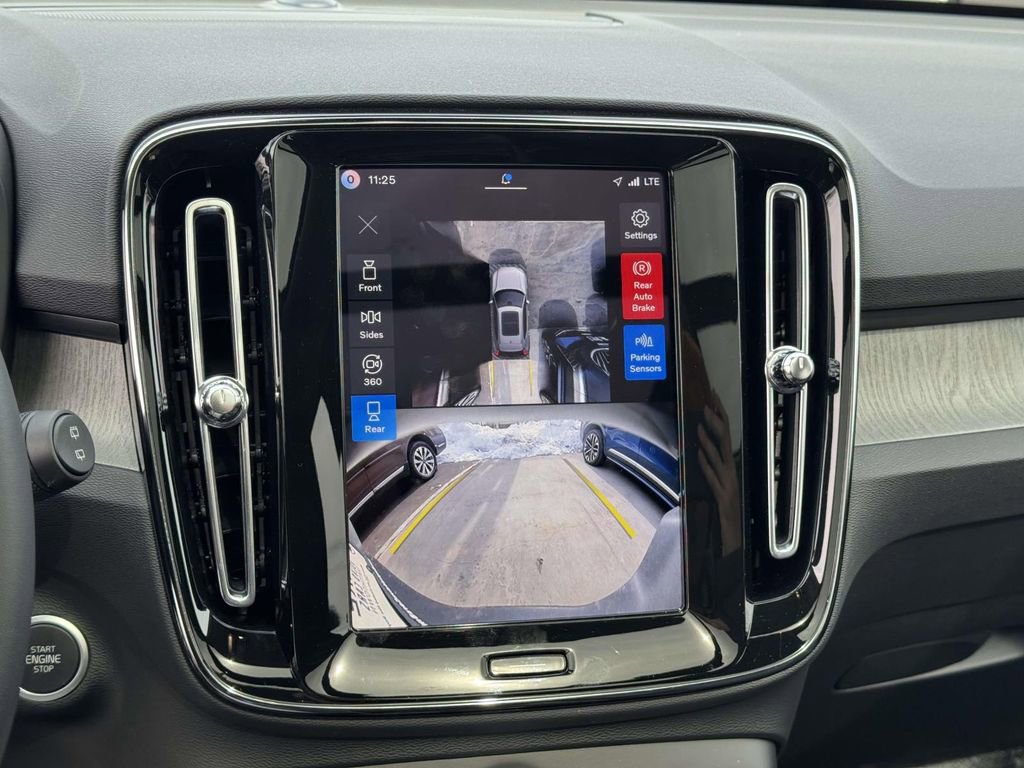 Certified 2026 Volvo XC40 B5 Plus w/ Protection Package Premier image 26
