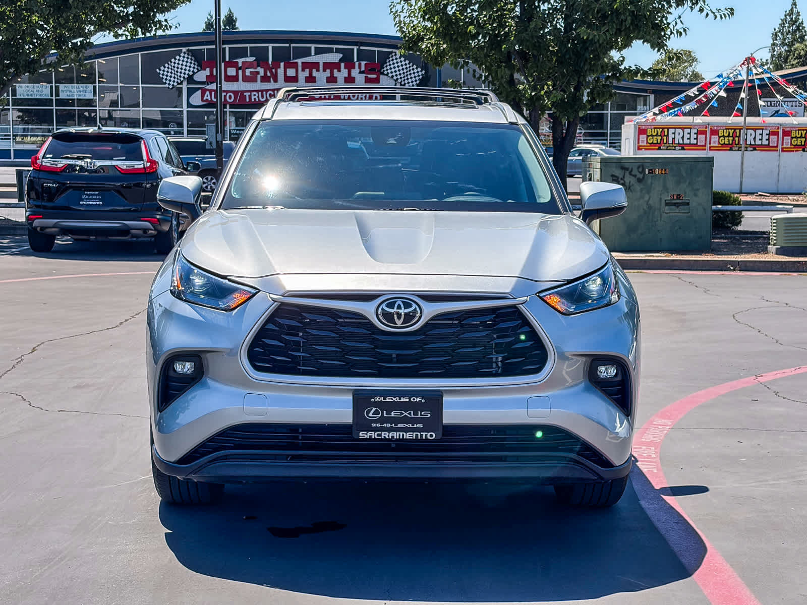 Used 2023 Toyota Highlander XLE FWD image 6