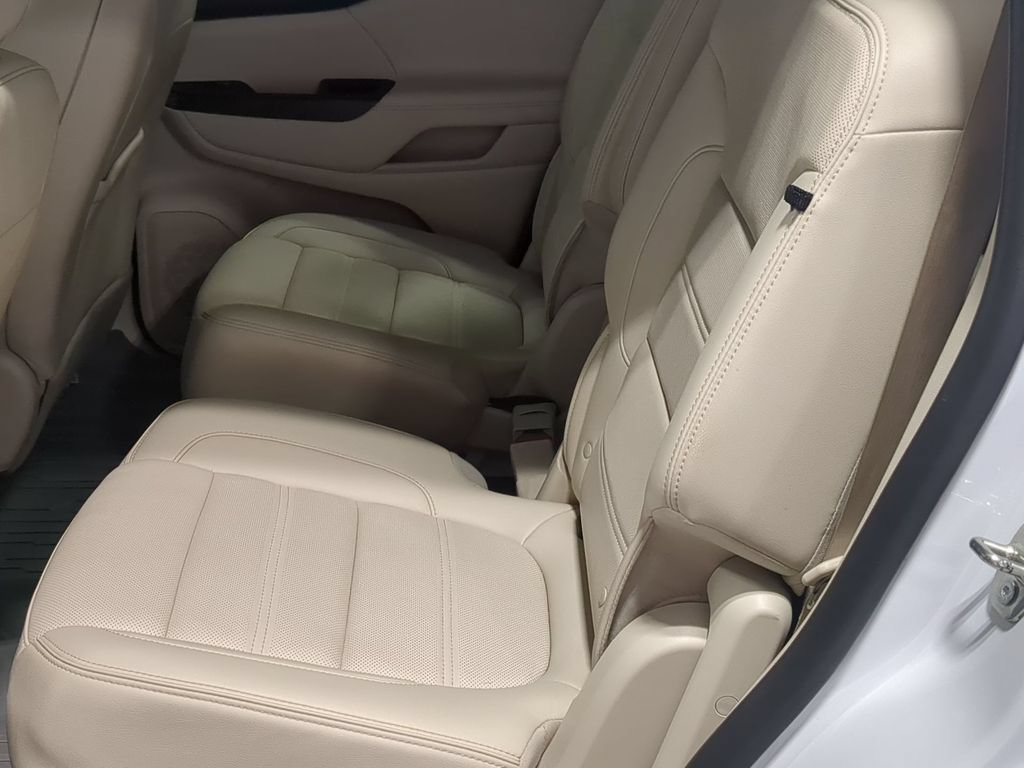 Used 2023 GMC Acadia Denali w/ Denali Technology Package AWD/4WD image 23