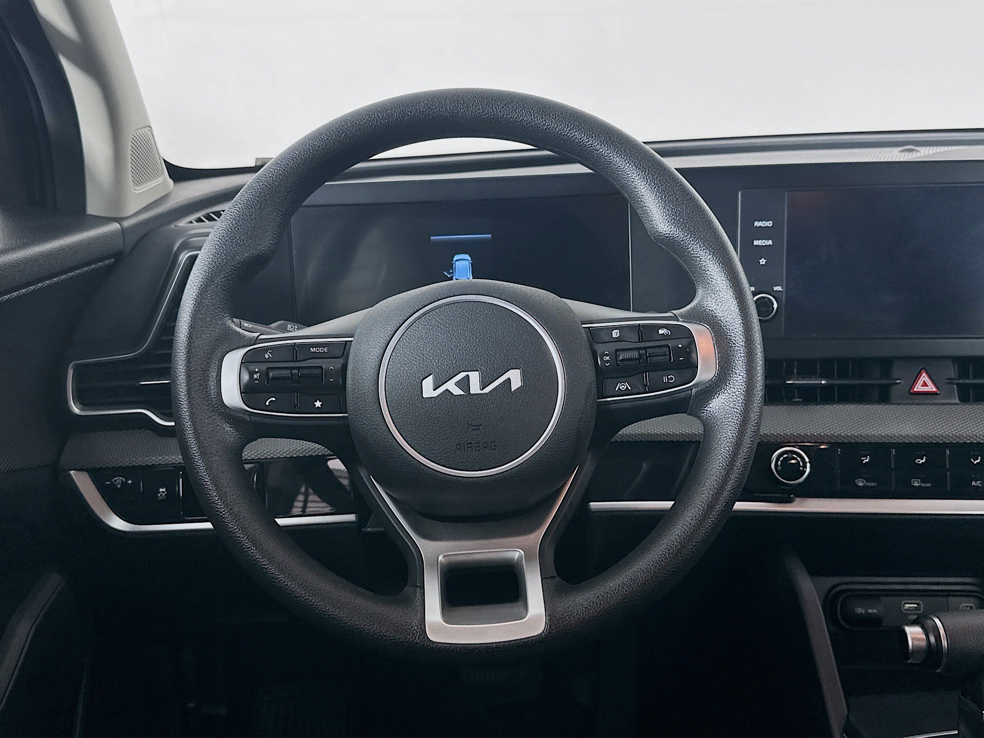 Used 2025 Kia Sportage LX FWD image 17