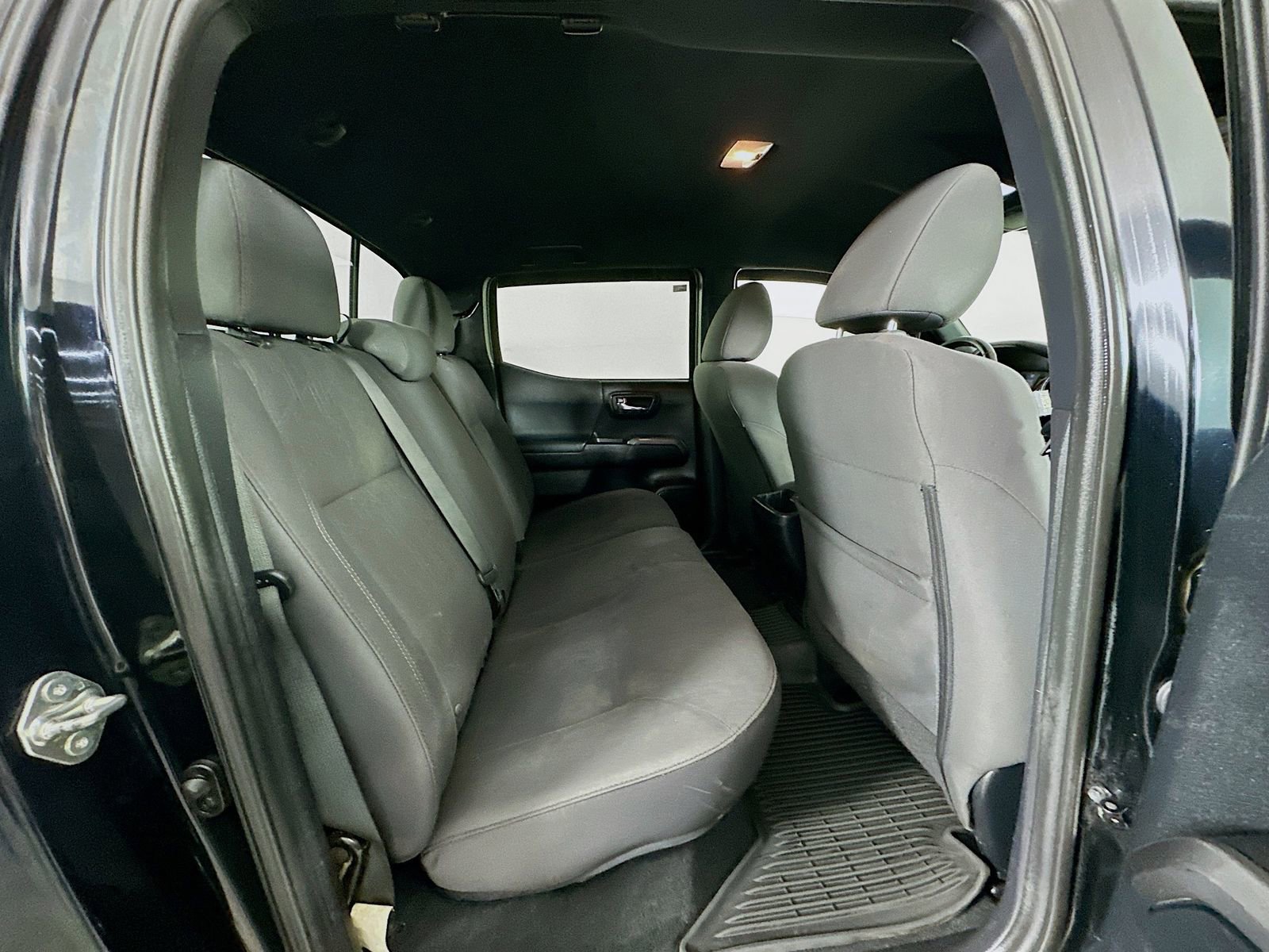 Used 2018 Toyota Tacoma TRD Sport AWD/4WD image 25