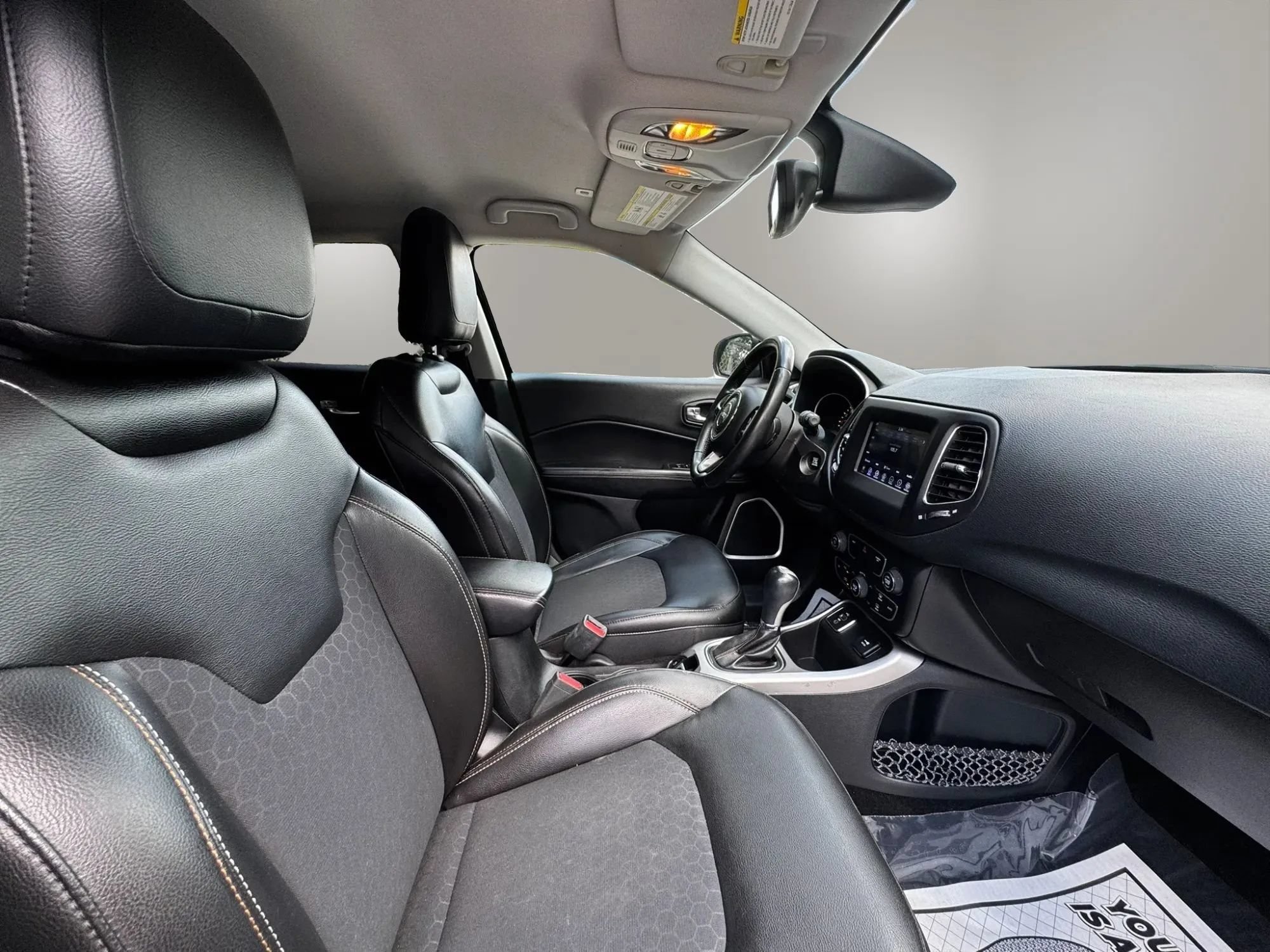 Used 2018 Jeep Compass Latitude w/ Popular Equipment Group FWD image 16