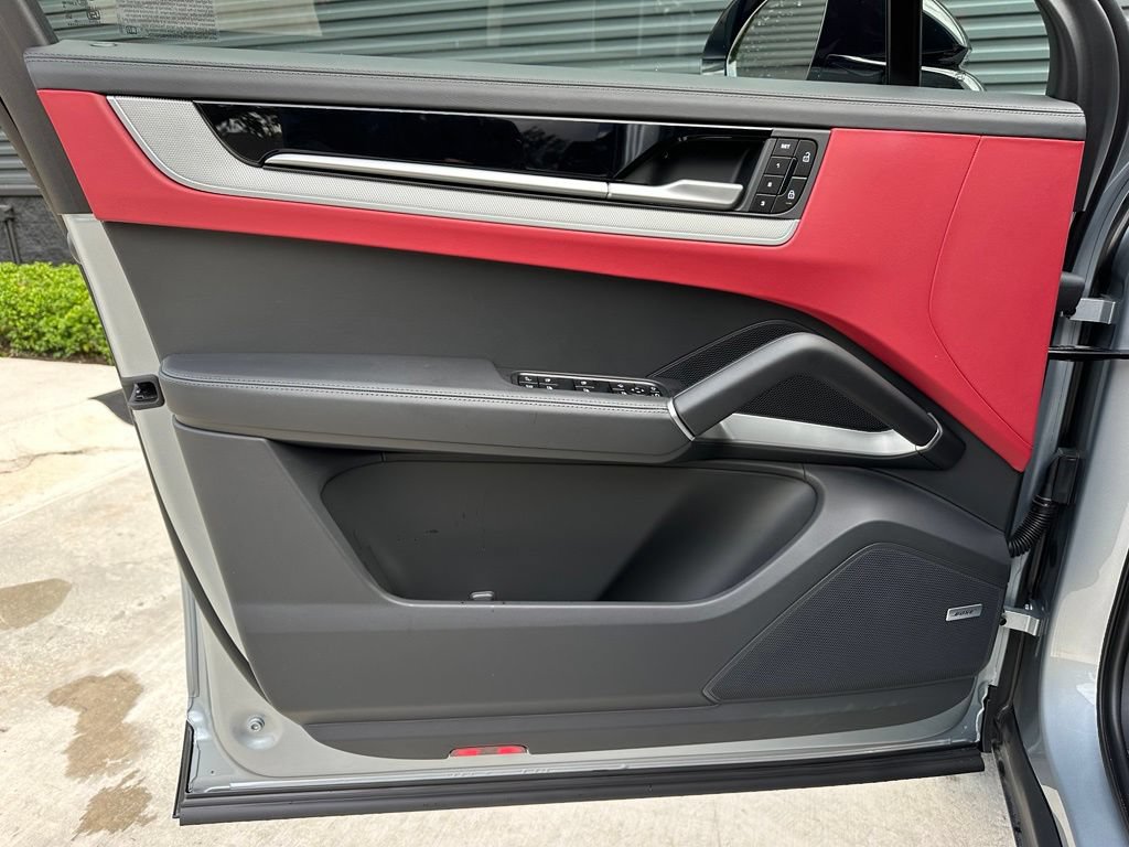 Certified 2026 Porsche Cayenne E-Hybrid Coupe AWD/4WD image 16